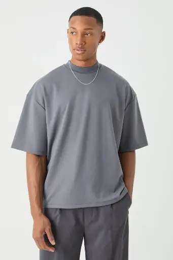 OVERSIZED T-SHIRT